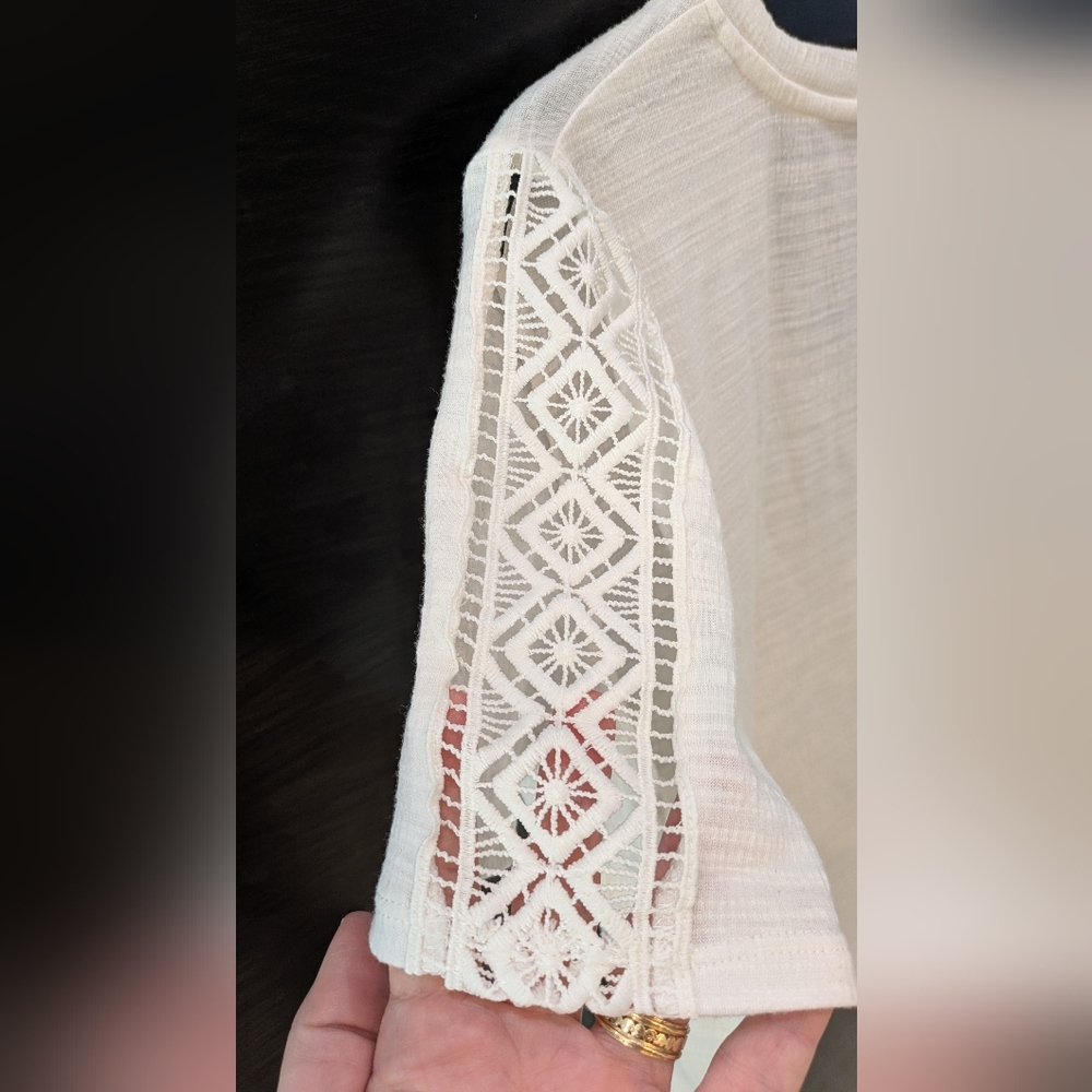 Retrology White Short Sleeve V-Neck Top - Picture 3 of 5
